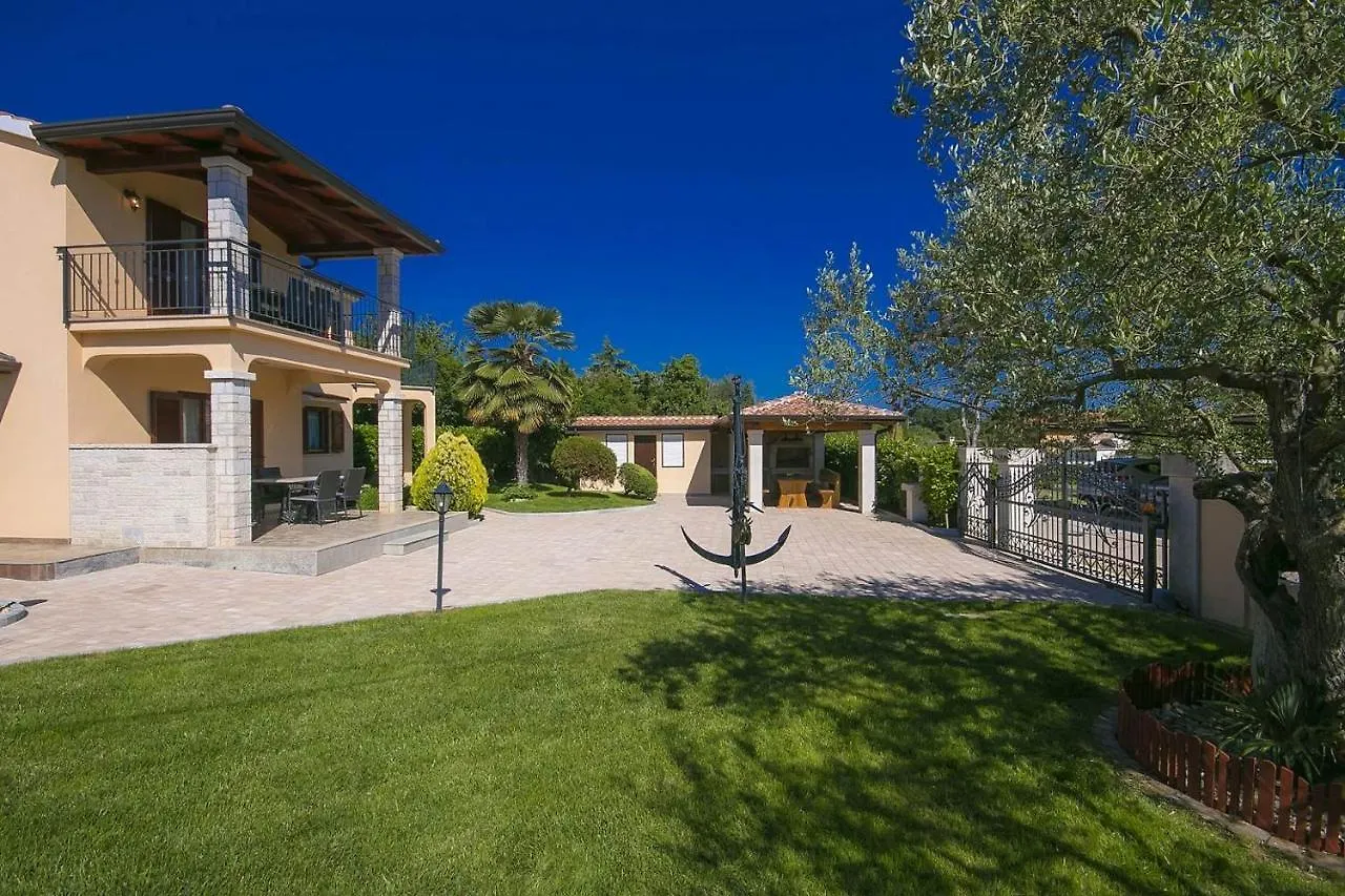פורץ Apartments Saladinka