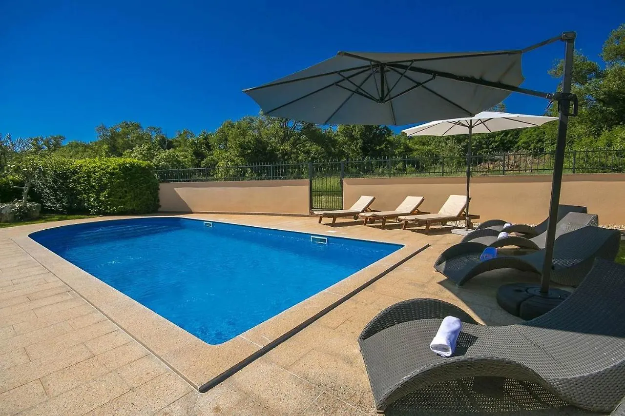פורץ Apartments Saladinka