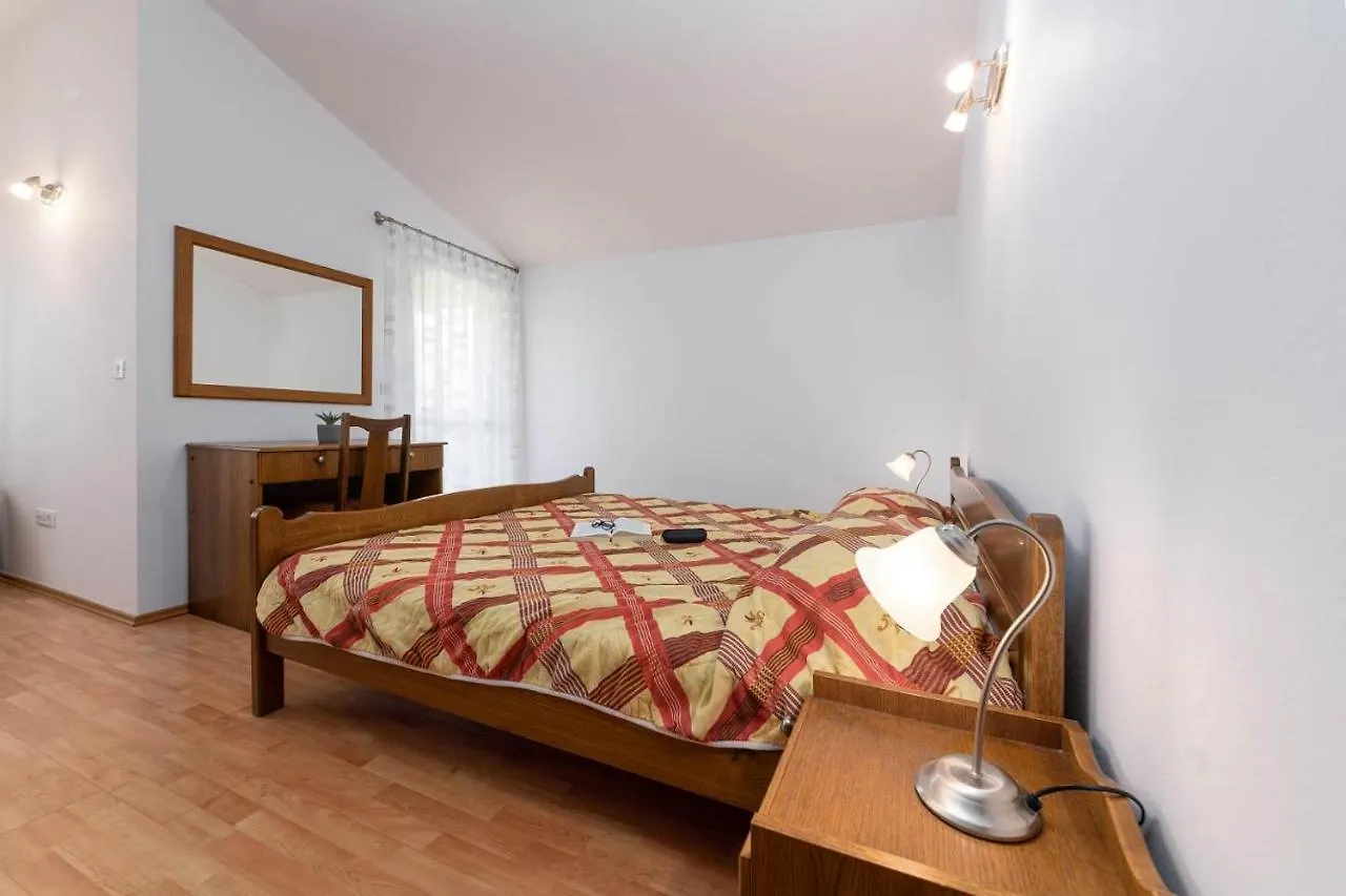 פורץ Apartments Saladinka