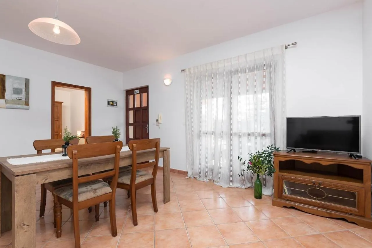 פורץ Apartments Saladinka